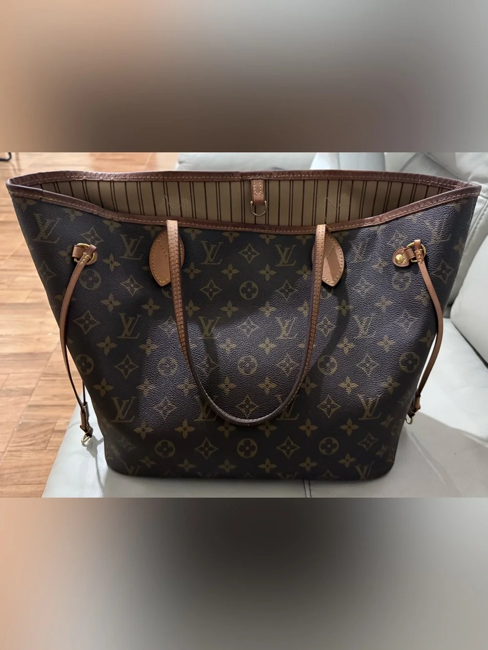 Authentic Louis Vuitton Neverfull MM Monogram Women’s Tote with Dust Bag and Box